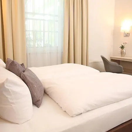 Landhotel Potsdam Hotell 4*