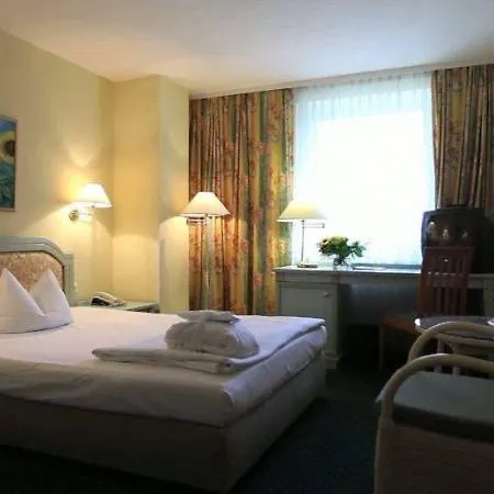 מלון Landhotel Potsdam 4*