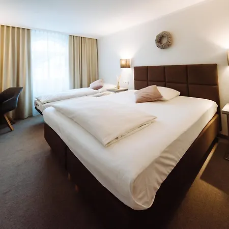 Landhotel Potsdam 4* פוטסדאם