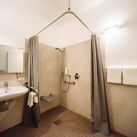 Landhotel Potsdam 4* פוטסדאם