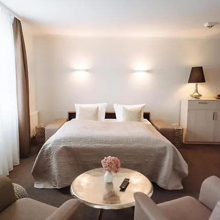 Hotel Landhotel Potsdam 4*