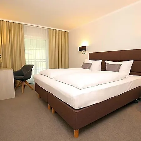 Hotel Landhotel Potsdam 4*