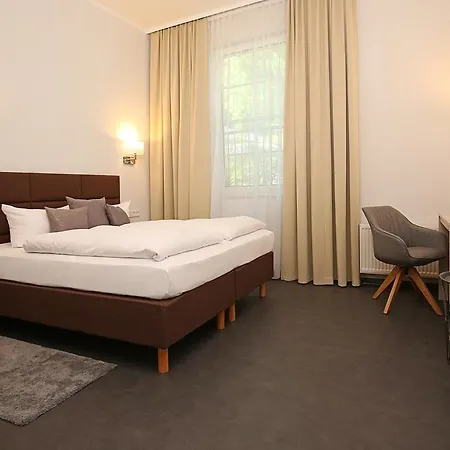 Landhotel Potsdam מלון