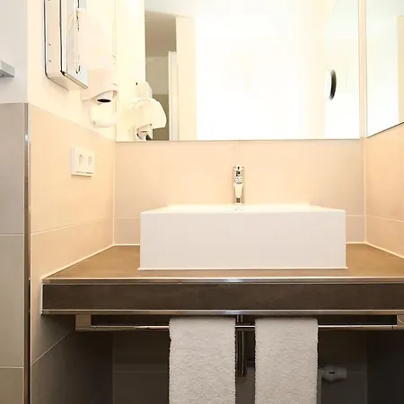 מלון Landhotel Potsdam פוטסדאם