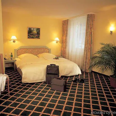 Landhotel Potsdam מלון 4*