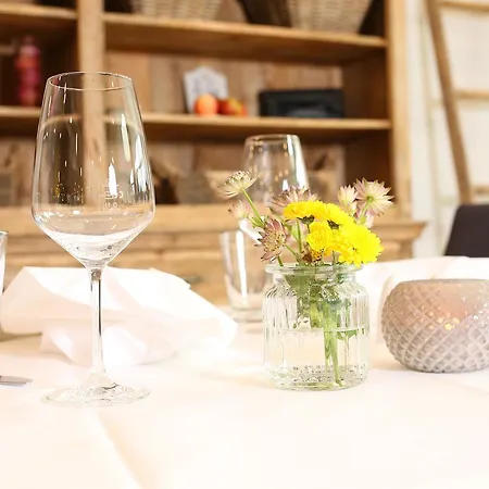 מלון Landhotel Potsdam 4*